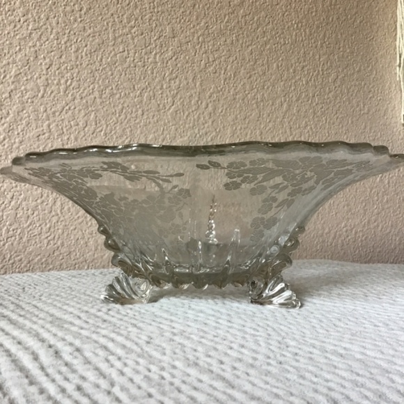 Martinsville Wreath Footed Glass Bowl - Picture 3 of 5